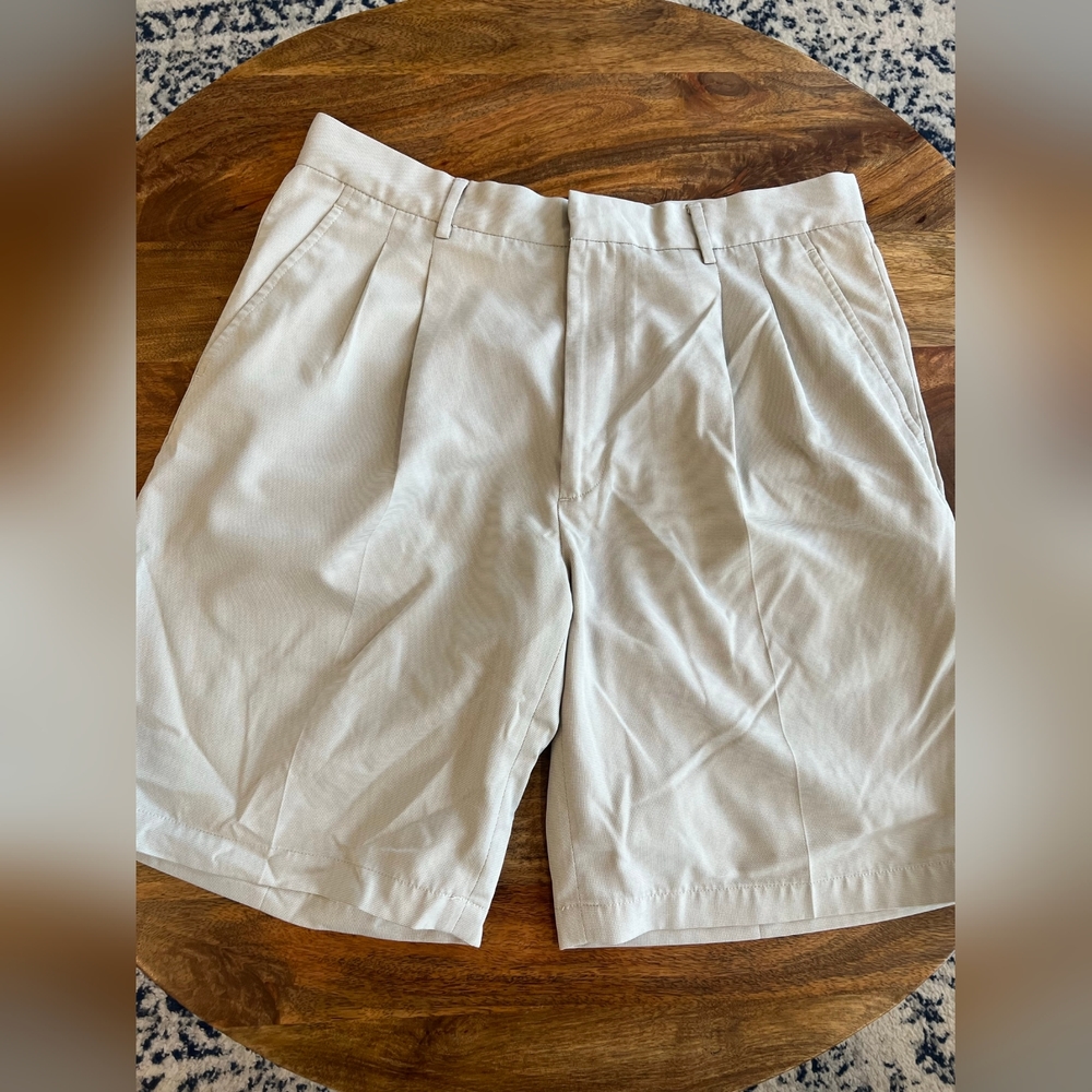 Men's Greg Norman Golf Shorts Size 34 Like New